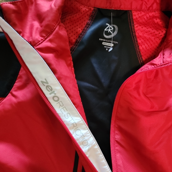 Zero Restriction Windstopper  Jacket size Small Red - Picture 4 of 5